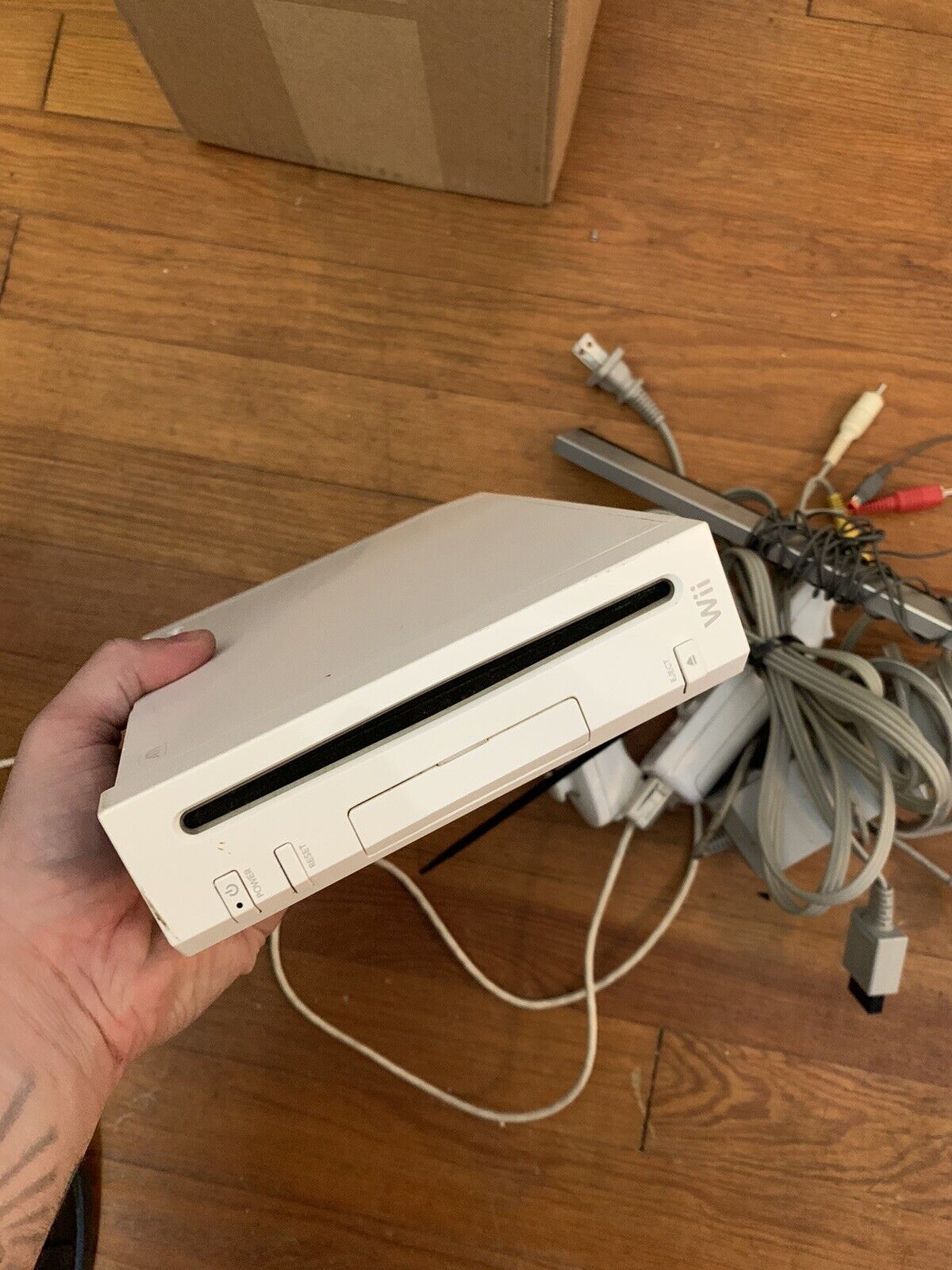 Nintendo Wii RVL-001 White GameCube Compatible Console w/ OEM Remote & Nunchuck