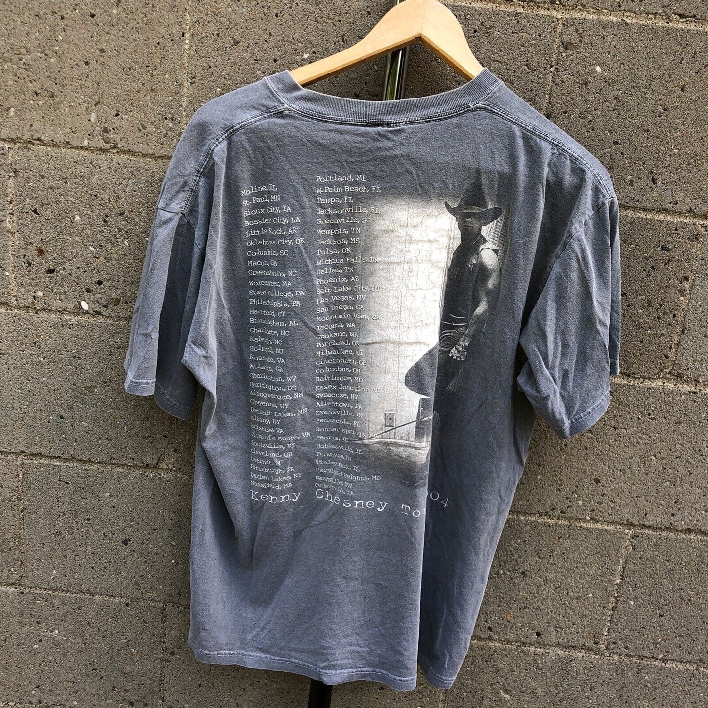 Mens Kenny Chesney 2004 Concert Tour Shirt Size Medium