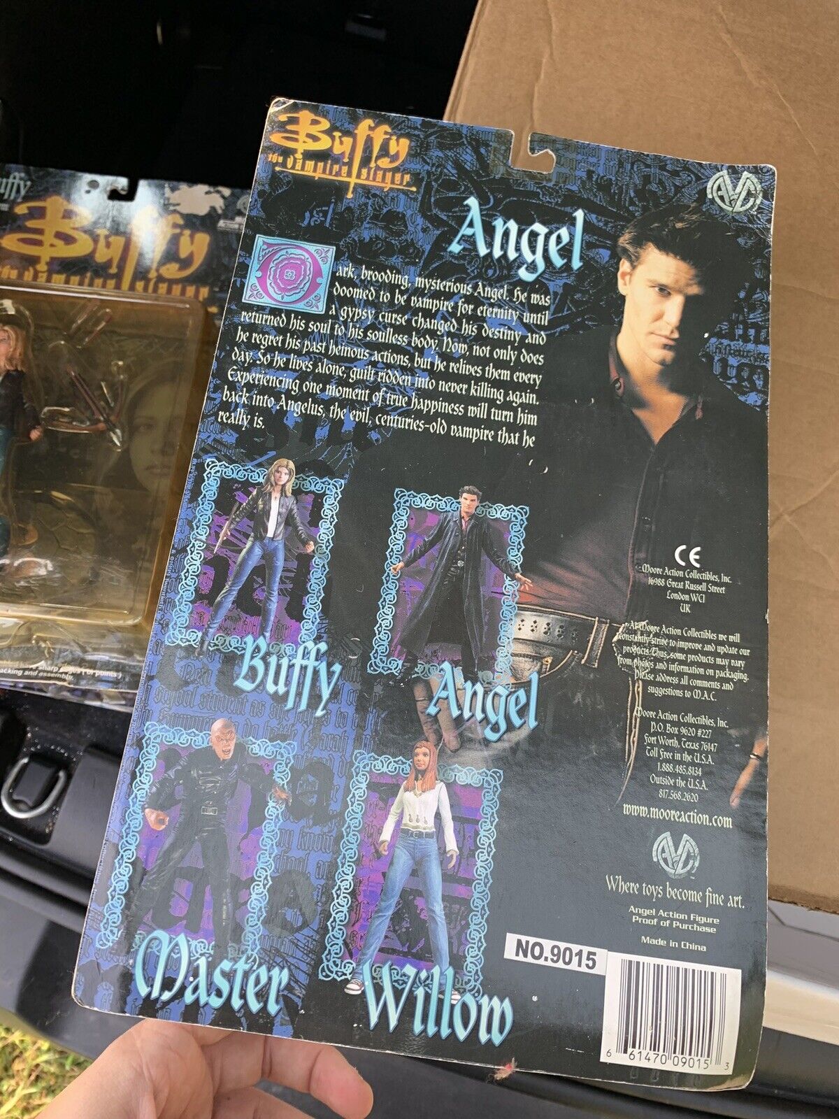BUFFY VAMPIRE SLAYER  ANGEL FIGURE NEW IN PACKAGE MOORE ACTION