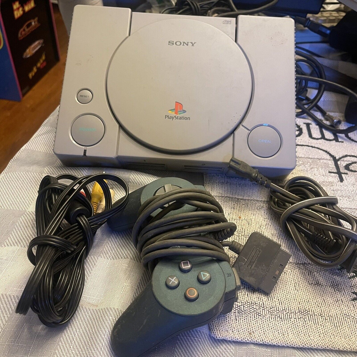Official Sony PlayStation 1 PS1 Console Complete w Controller!.