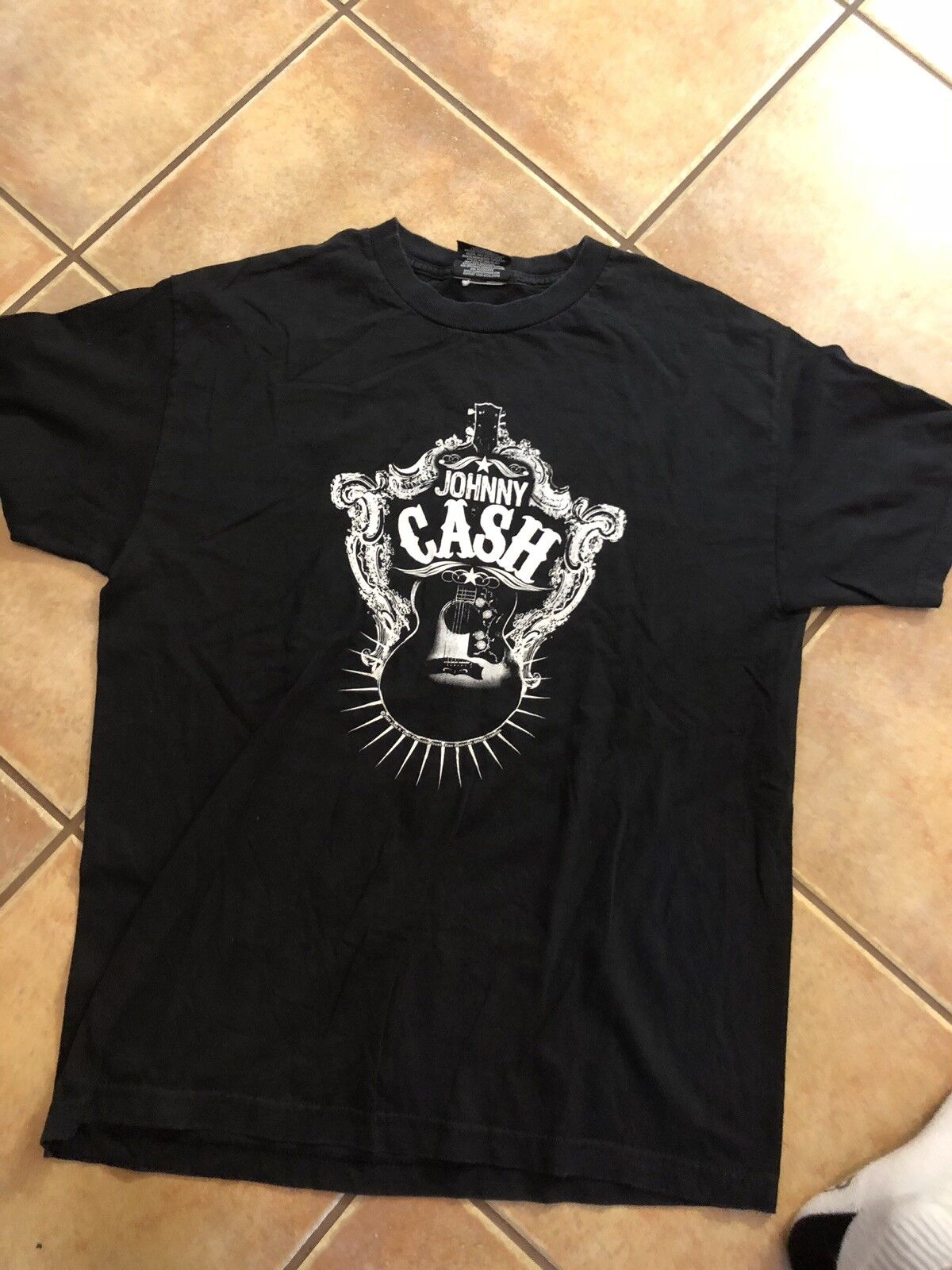 2006 JOHNNY CASH "Man in Black" Guitar Size Large T-Shirt