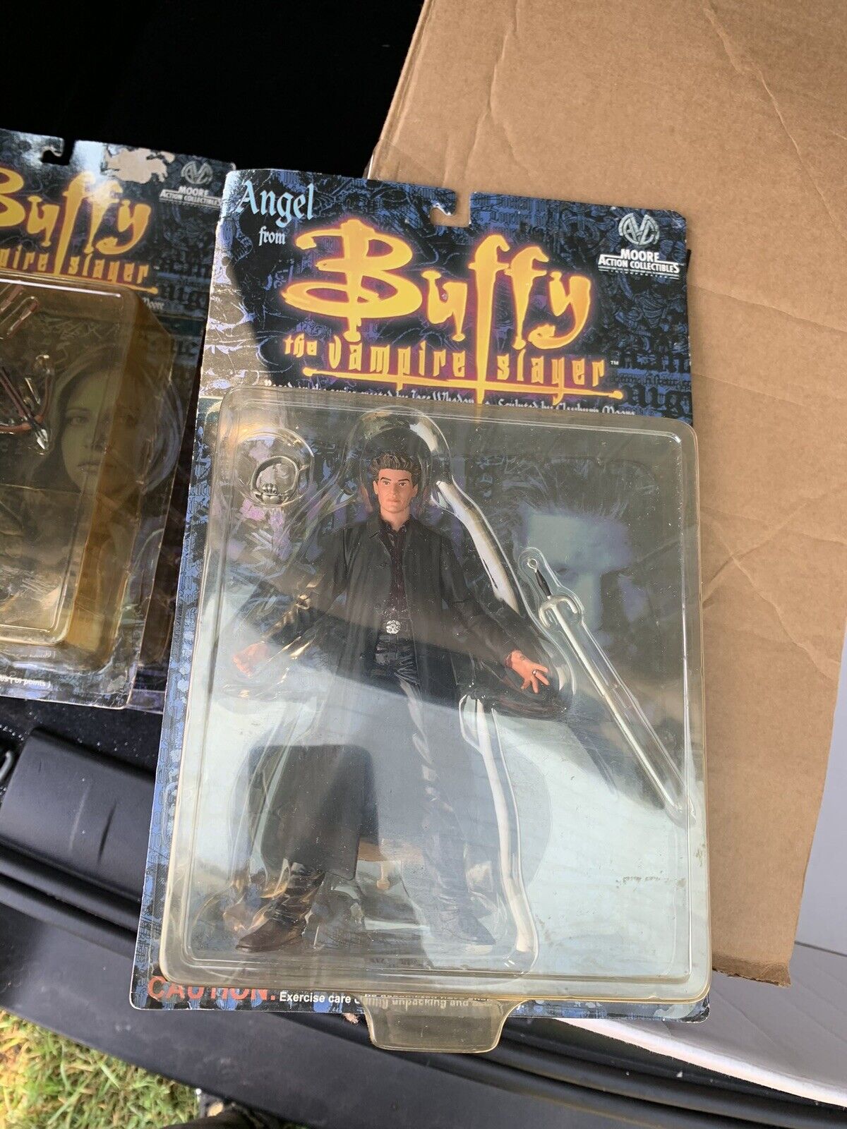 BUFFY VAMPIRE SLAYER  ANGEL FIGURE NEW IN PACKAGE MOORE ACTION