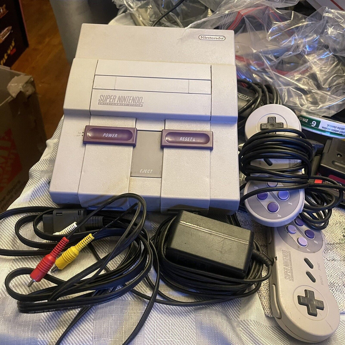 Super Nintendo SNES System Console With 2 OEM Controller